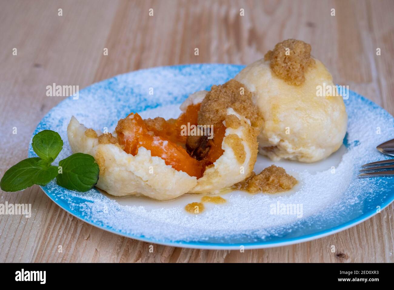 Gnocchi di albicocca, gnocchi di albicocca, pasticceria, cibo, con pangrattato e zucchero in polvere, Austria, Germania Foto Stock