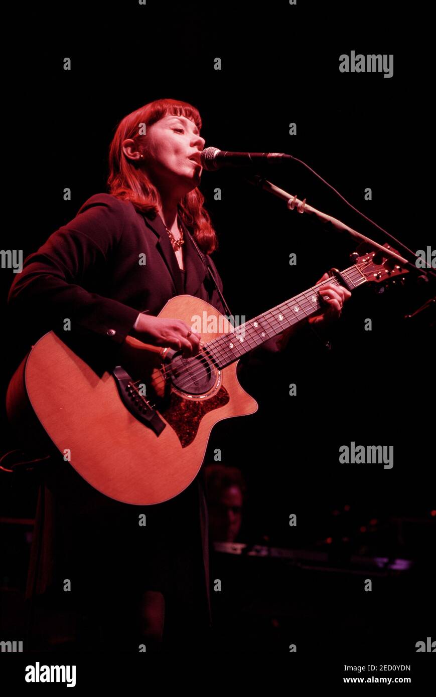 Suzanne Vega in concerto al Cambridge Corn Exchange di Cambridge, Regno Unito. 9 febbraio 1997 Foto Stock