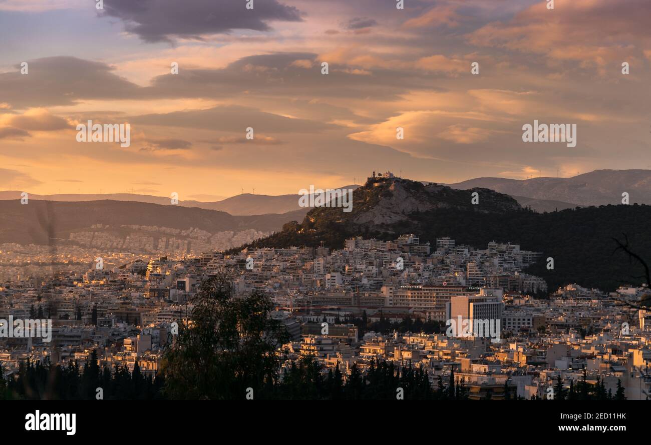 Ora d'oro ad Atene, Grecia. Collina di Lycabettus ad Atene, Foto Stock