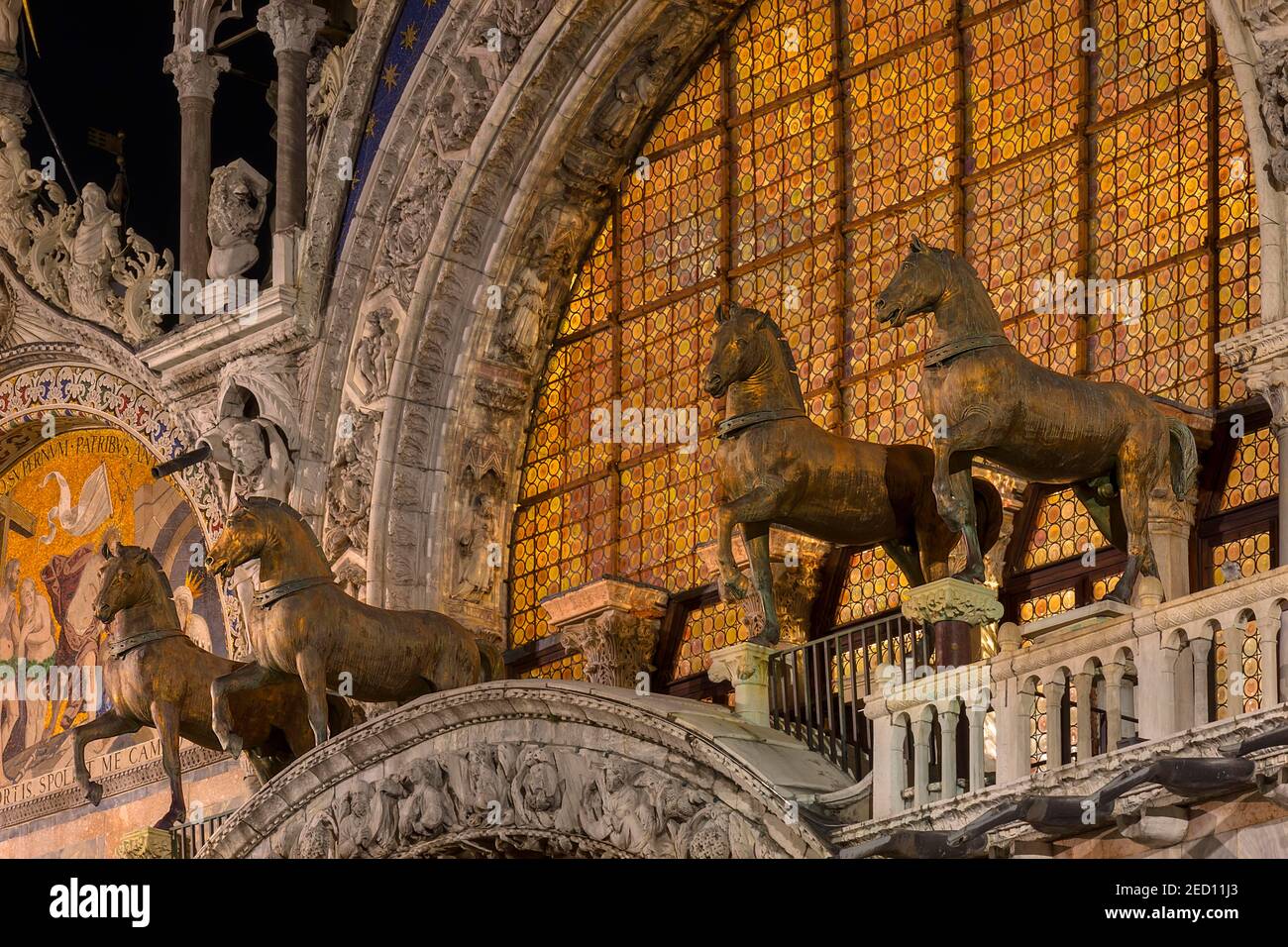 Quattro cavalli di bronzo, Basilica di San Marco, sul portale ovest della Basilica di San Marco, Venezia, Veneto, Italia Foto Stock