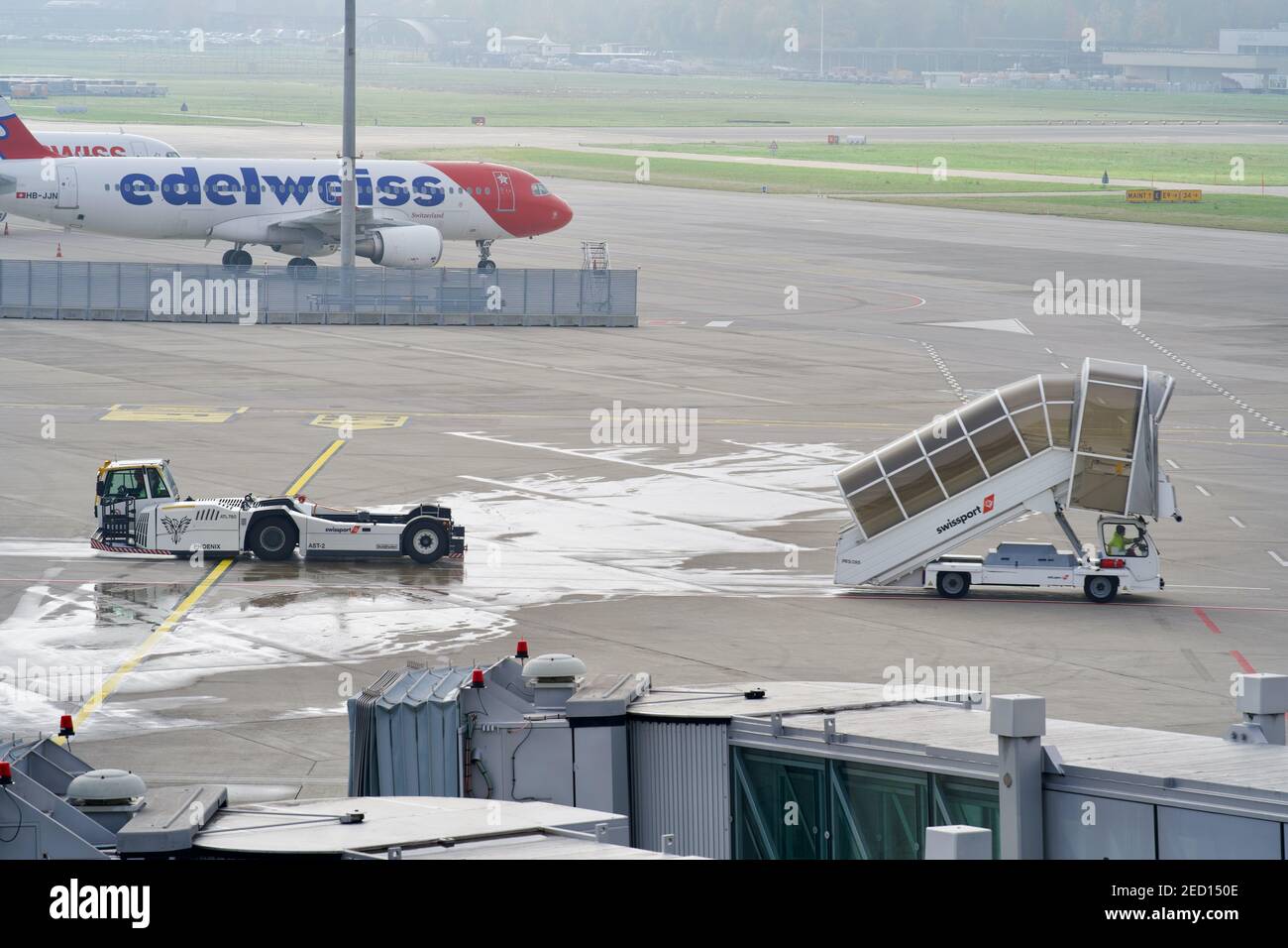 Aereo Edelweiss all'aeroporto di Zurigo (tedesco: Flughafen Zürich) IATA: ZRH. Foto scattata 25 ottobre 2020, Kloten, Svizzera. Foto Stock