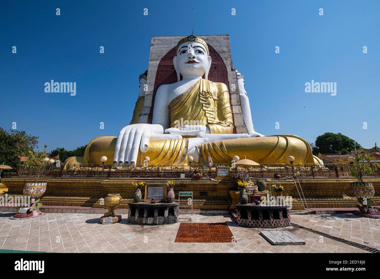 Quattro Buddha seduti, Buddha di Kyaikpun, Bago, Myanmar Foto Stock