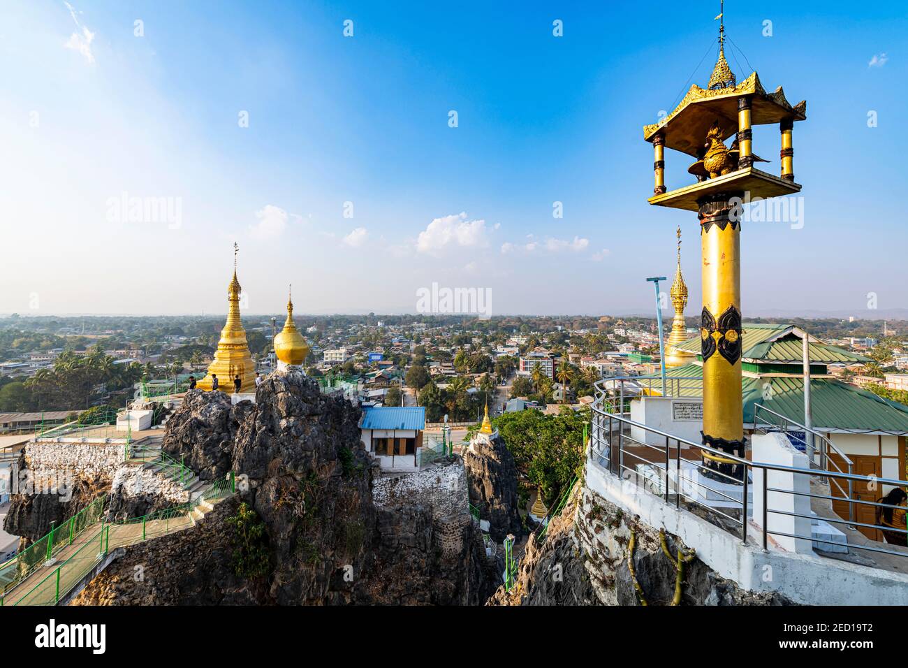 Taung Kew Paya costruito su rocce, Loikaw, Kayah stato, Myanmar Foto Stock