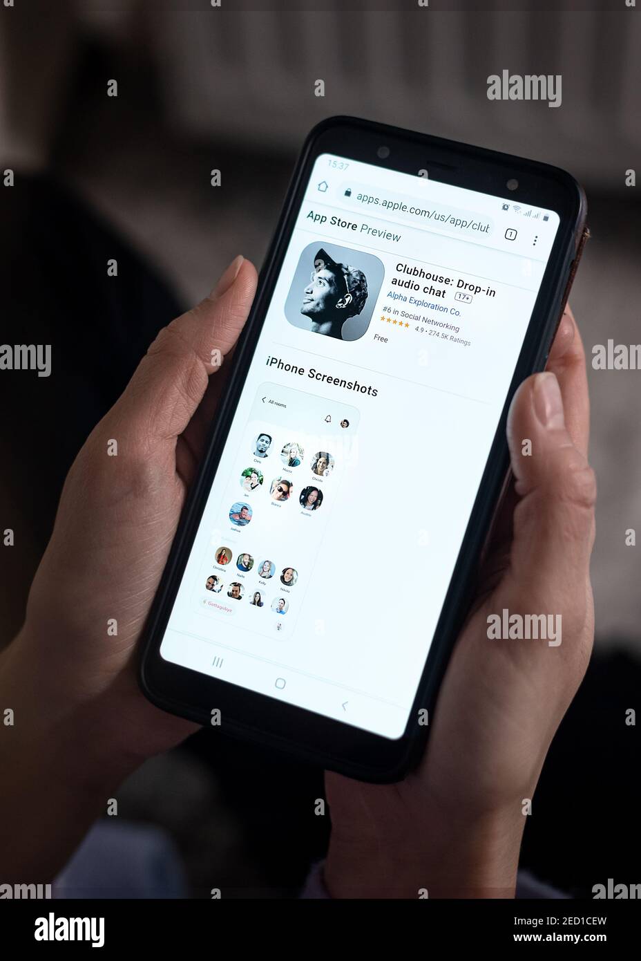 Salonicco, Grecia – 14 febbraio 2021: Applicazione clubhouse sullo schermo dello smartphone, applicazione drop-in audio chat di 2021. Foto Stock