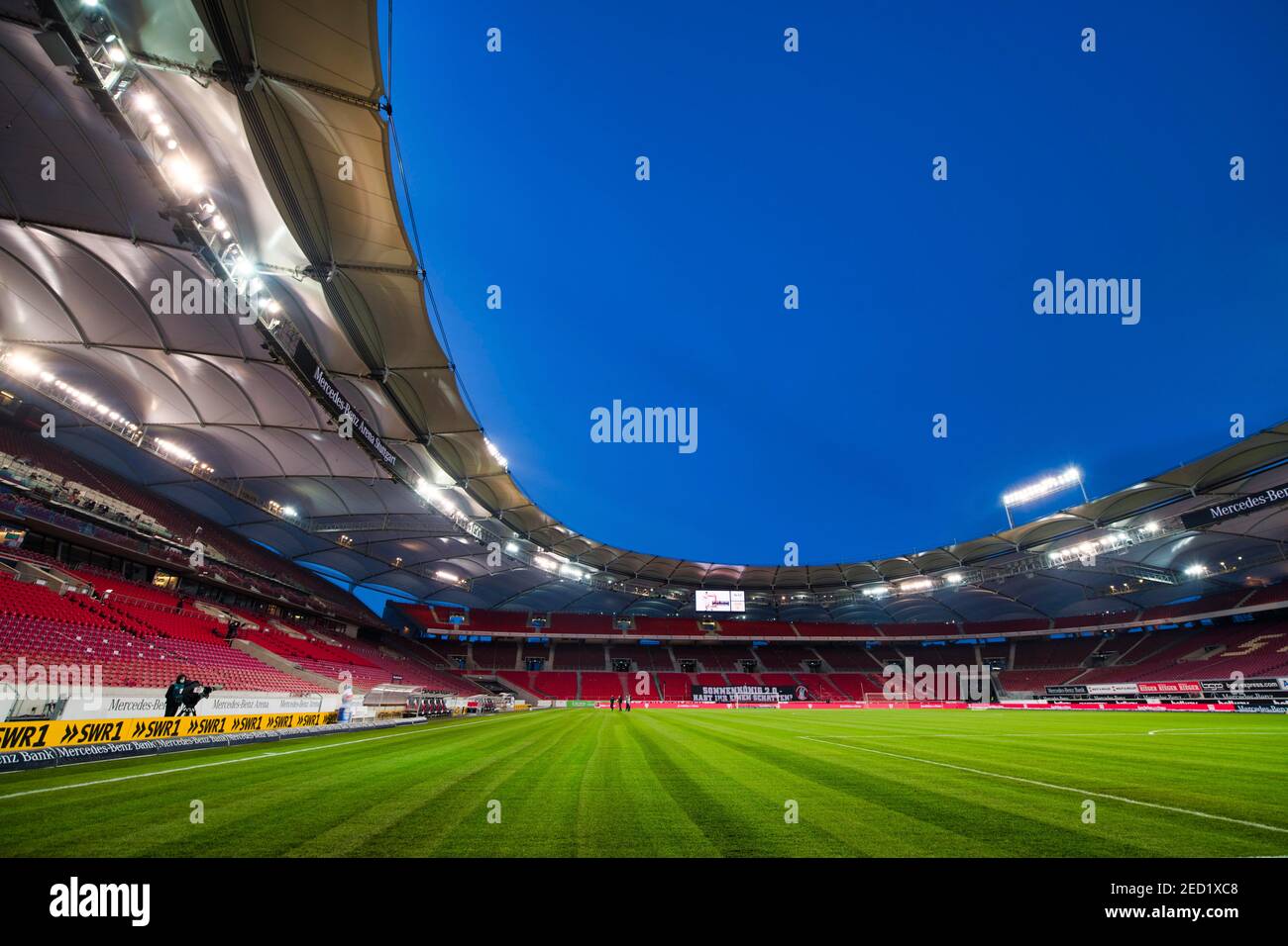 Stadio di calcio vuoto, tribuna, ora blu, Mercedes-Benz Arena, Stoccarda, Baden-Wuerttemberg, Germania Foto Stock