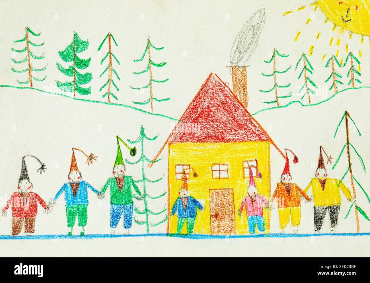 Illustrazione ingenua, disegno per bambini, sette nani in piedi di fronte alla casa nana, fiaba, Austria Foto Stock