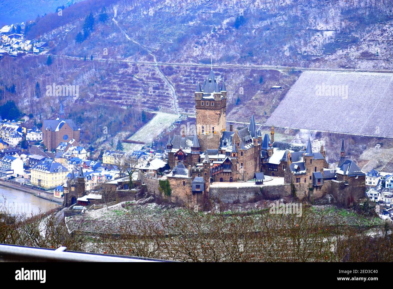 Vista sul Reichsburg sopra la città vecchia di Cochem Foto Stock