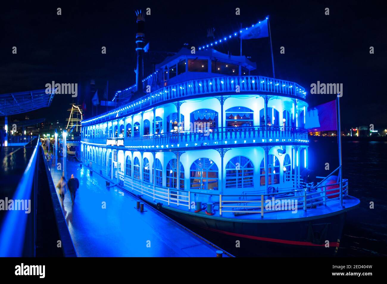 Amburgo Germania - Dicembre 16. 2017: Piroscafo a pale Louisiana Star al molo di Landungsbrucken Foto Stock