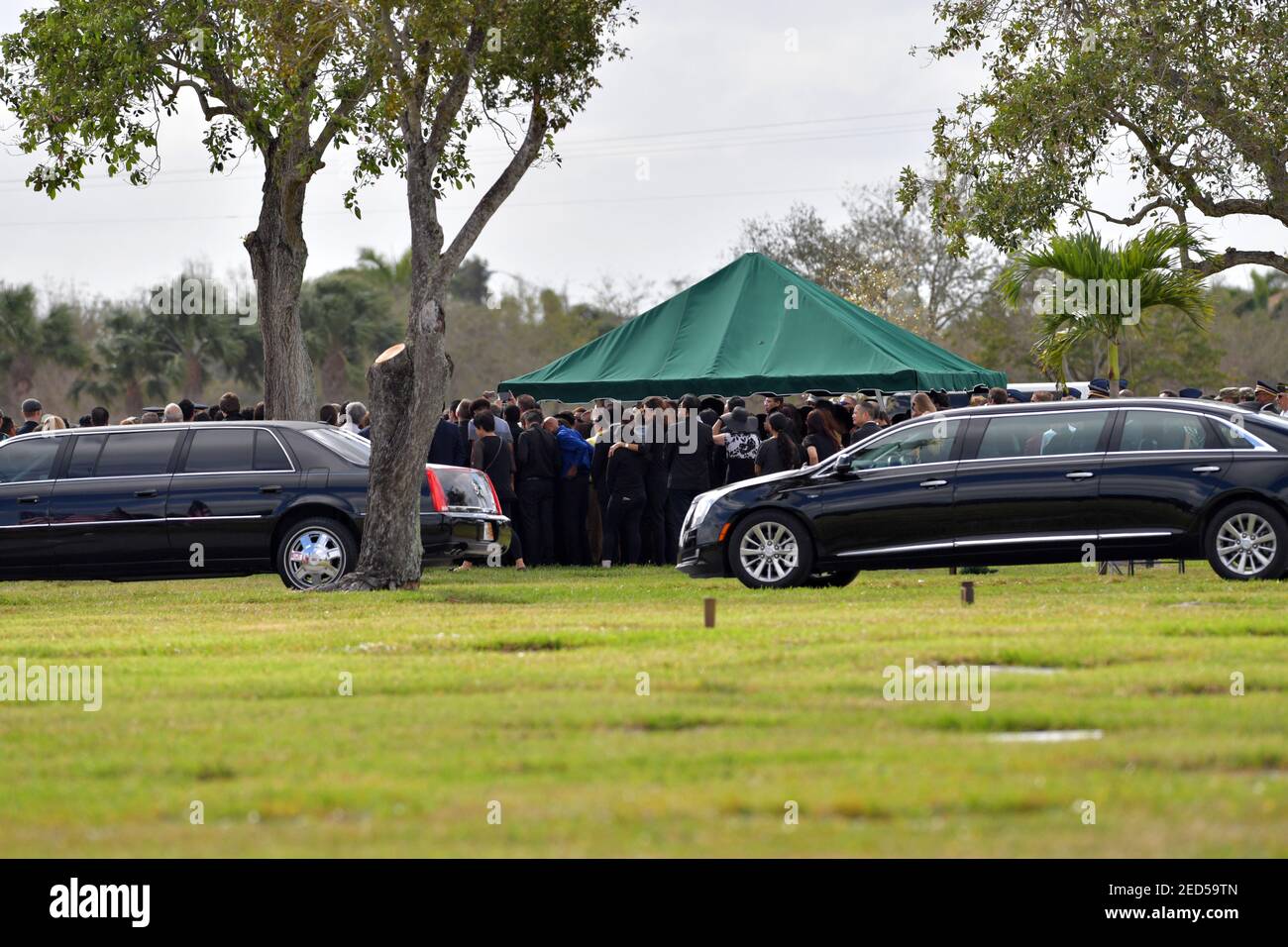 FORT LAUDERDALE, FL - 20 FEBBRAIO: Peter Wang, 15, che era fra le 17 persone uccise da un pistolero alla Marjory Stoneman Douglas High School a Parkland, Florida è stato ammesso alla classe di 2025 alla sua scuola di sogno, West Point Academy. C'era un servizio commemorativo per lui a Kraeer Funeral Home and Cremation Center e che è stato messo a riposo a Bailey Memorial Gardens il 20 febbraio 2018 persone: Peter Wang Credit: Storms Media Group/Alamy Live News Foto Stock