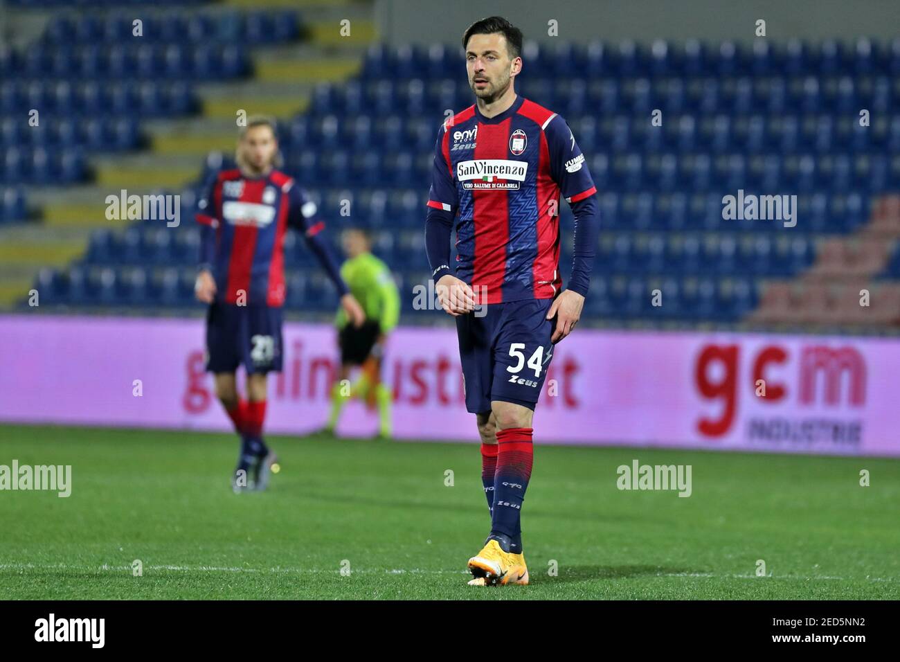 Crotone, Italia. 14 Feb 2021. Samuel di Carmine (Crotone FC) durante la Serie UNA partita di calcio tra Crotone - Sassuolo, Stadio Ezio Schida il 14 febbraio 2021 a Crotone Italy/LiveMedia Credit: Emmanuele Mastrodonato/LPS/ZUMA Wire/Alamy Live News Foto Stock
