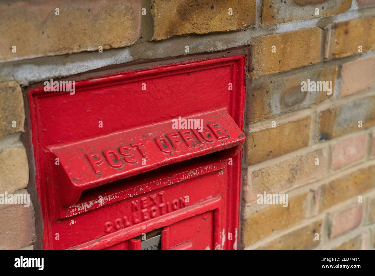 casella di lettera rossa, ufficio postale Foto Stock