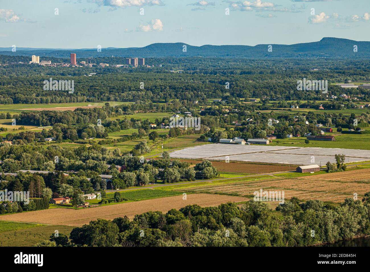 Vista dal monte Sugarloaf, riserva statale del monte Sugarloaf, South Deerfield, Massachusetts Foto Stock