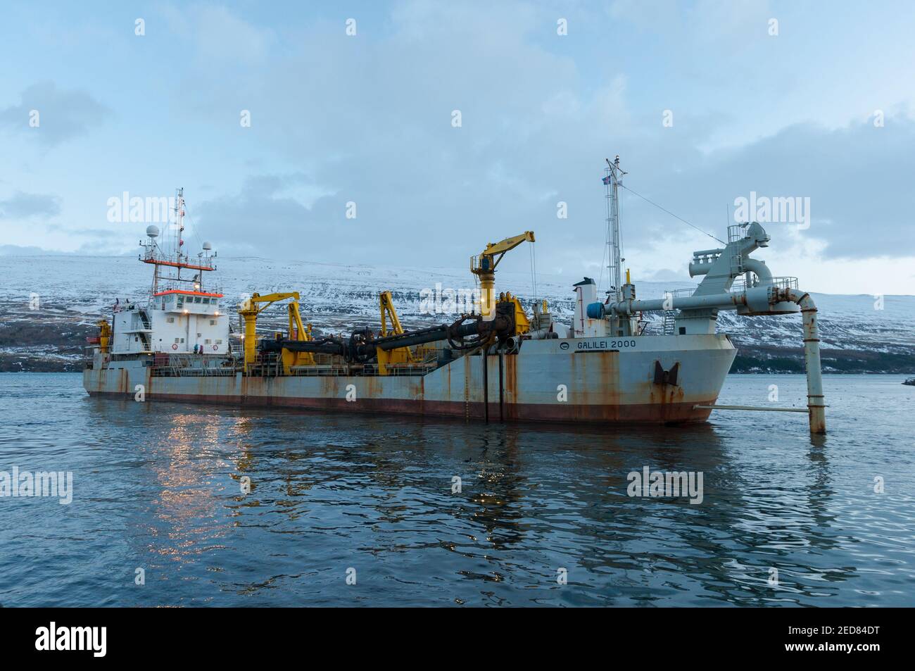 Akureyri Islanda - Dicembre 22 2017:scarico tramoggia di aspirazione drager Galilei 2000 lavoro nel porto di Akureyri Foto Stock