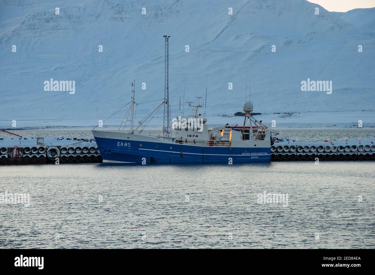Hrisey Islanda - Dicembre 29. 2017: Peschereccio palina Agustsdottir EA 85 Foto Stock