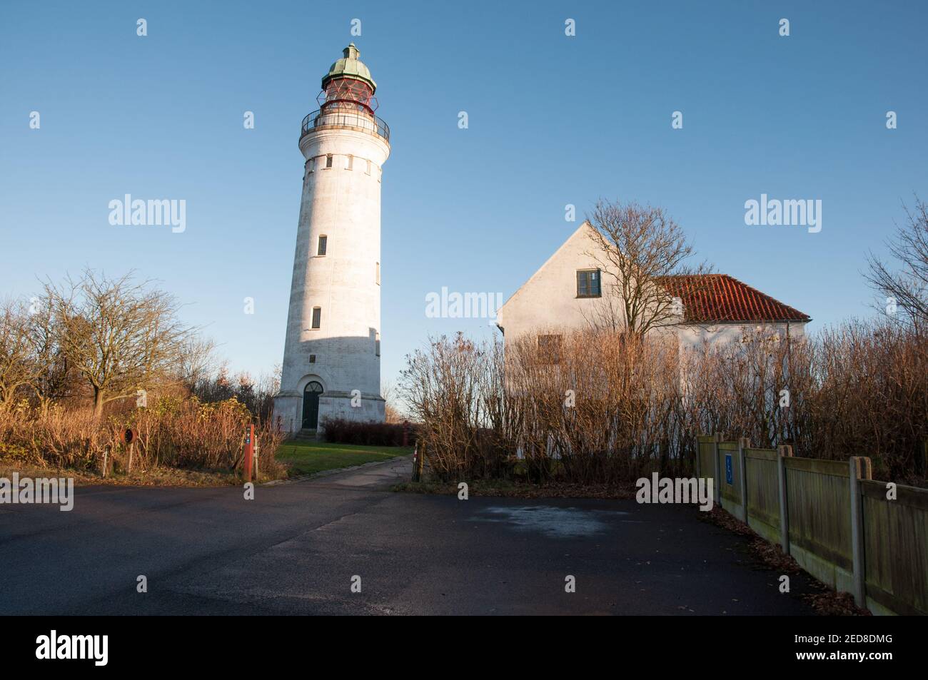 Al faro di Stevns, ti trovi al punto più alto lungo Stevns Klint, un'area patrimonio dell'umanità dell'UNESCO in Danimarca Foto Stock
