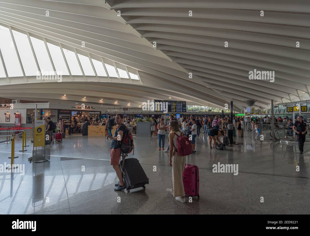 Terminal passeggeri all'aeroporto di Bilbao, progettato da Santiago Calatrava, Spagna Foto Stock