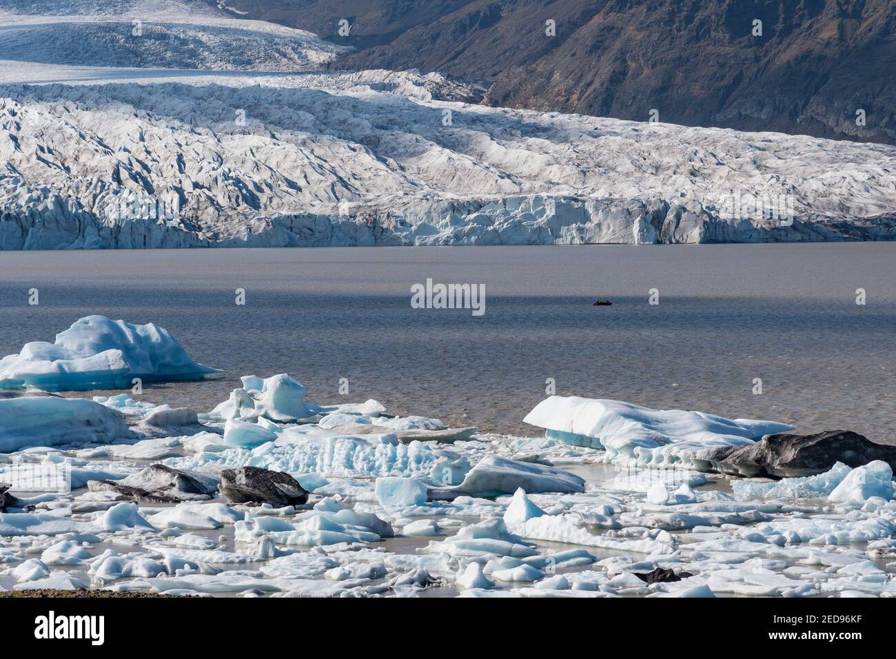 Laguna di Fjallsarlon iceberg e Fjallsjokull glaciar in Islanda del Sud Foto Stock