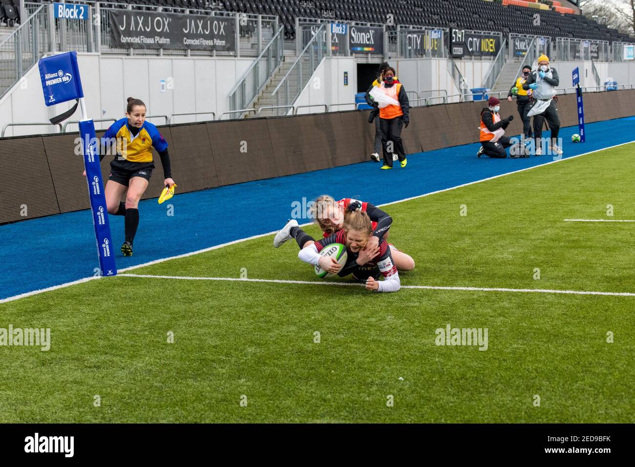 Londra, Regno Unito. 14 Feb 2021. Lotte Clapp (11 Saracens Women) segna un bonus point TRY durante il gioco Allianz Premier 15s tra Saracens Women e Gloucester Hartpury Women allo StoneX Stadium di Londra, Inghilterra. Credit: SPP Sport Press Photo. /Alamy Live News Foto Stock