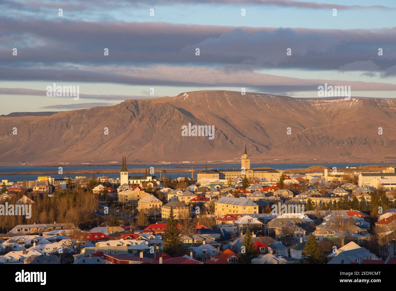 Vista sulla città di Reykjavik in Islanda in autunno giorno Foto Stock