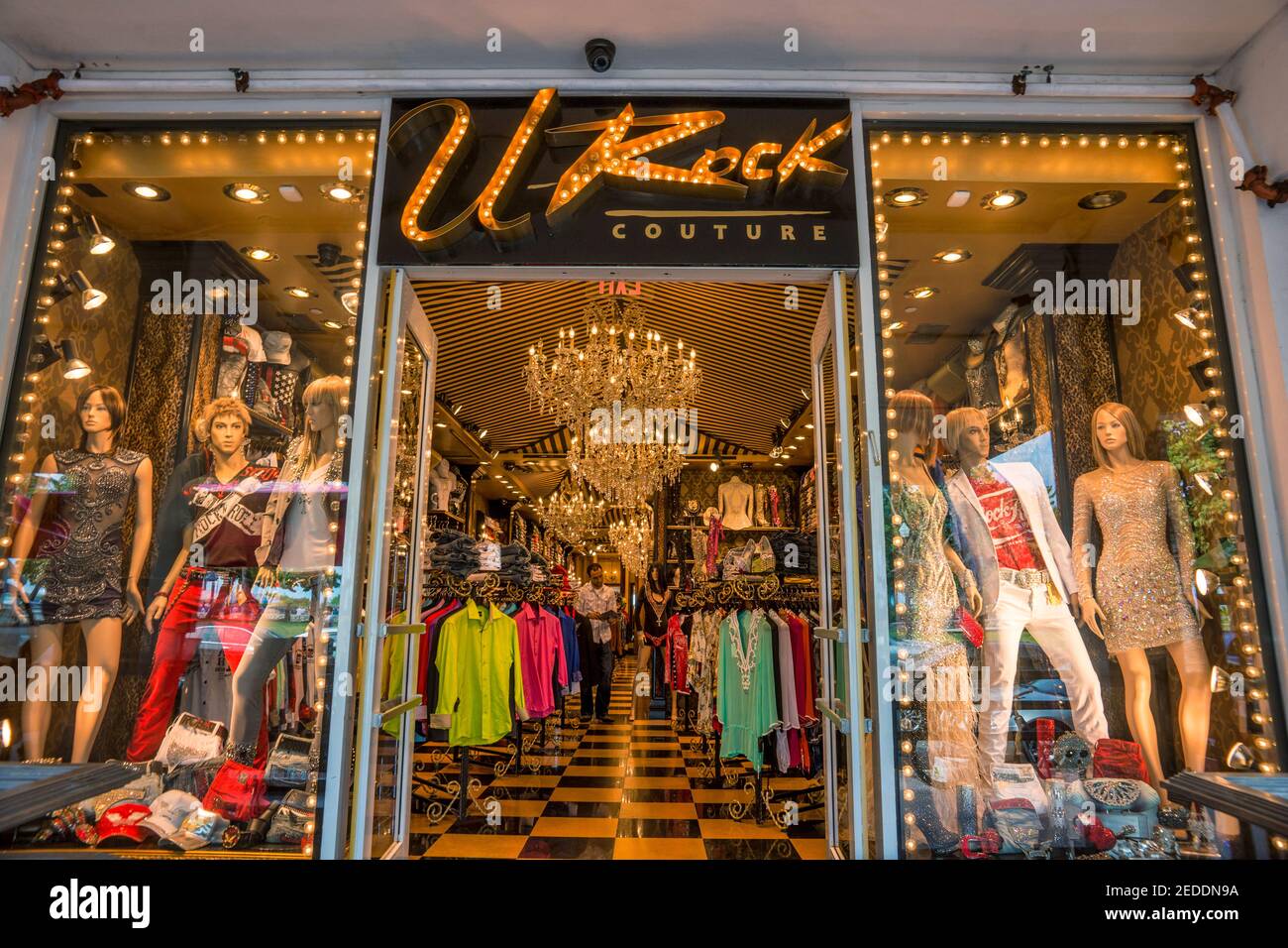 Negozio di abbigliamento moderno e alla moda su Ocean Drive lungo