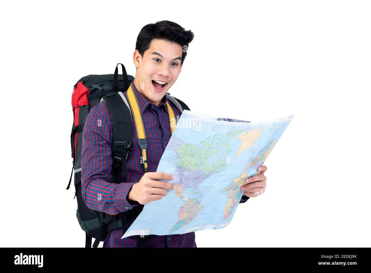 Viaggiatore solo giovane asiatico turista uomo zaino in spalla sentirsi eccitato quando guardando la mappa Foto Stock