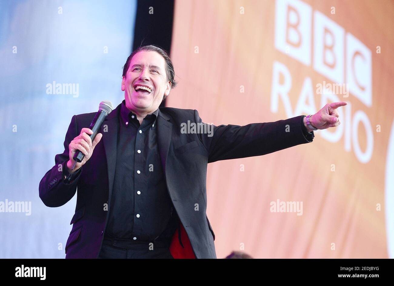 File photo datato 11/09/11 di Jools Holland, il cui nuovo podcast con Jim Moir è stato ispirato dal loro tempo su Celebrity Gogglebox, la coppia hanno detto. Data di emissione: Lunedì 15 febbraio 2021. Foto Stock