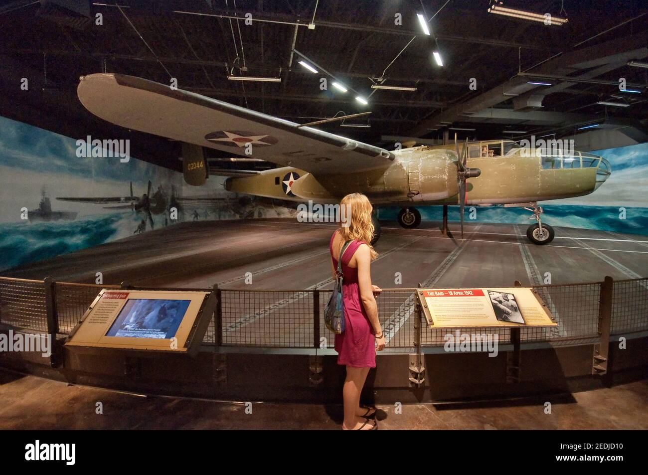 North American B-25 Mitchell, un bombardiere americano a doppio motore medio, famoso per il Doolittle RAID, mostra di diorami alla George H W Bush Gallery al National Museum of the Pacific War di Fredericksburg, Texas, USA Foto Stock