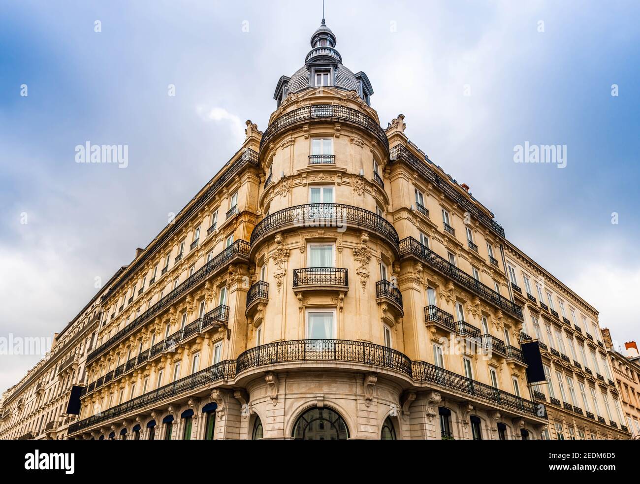 Edificio in stile francese classico a Lione, nella Rhône in Francia Foto Stock