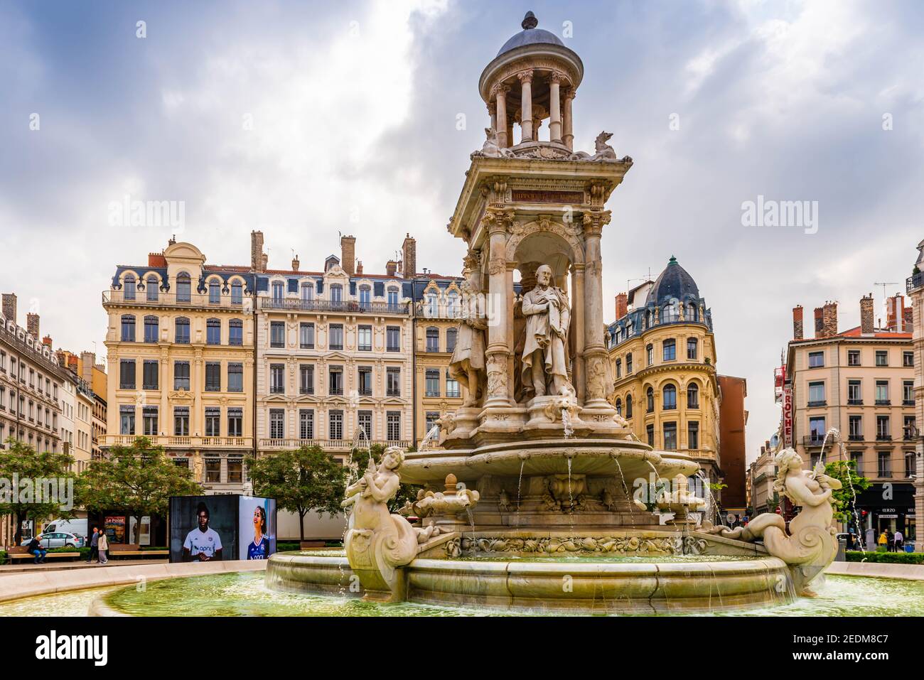 Fontana sulla piazza dei giacobini a Lione nel Rodano, Francia Foto Stock