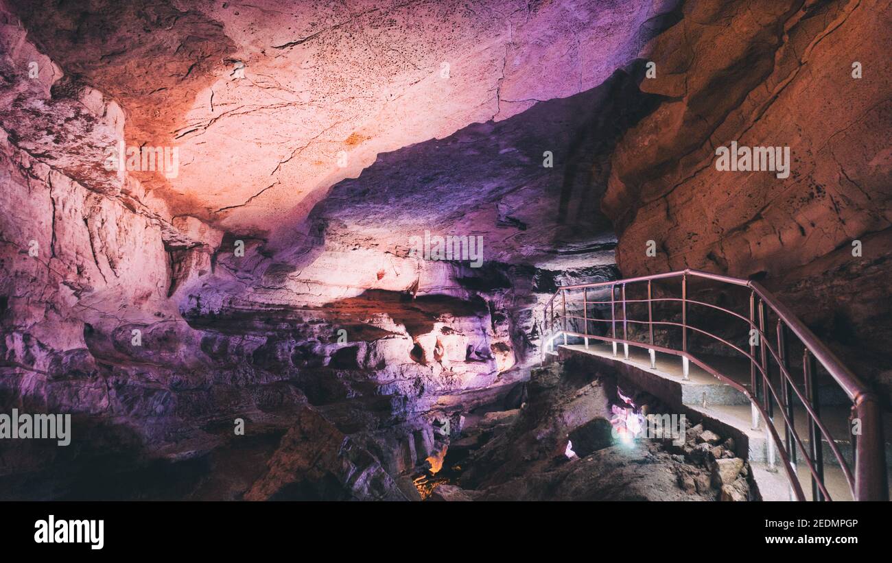 Stalattiti e stalagmiti Foto Stock