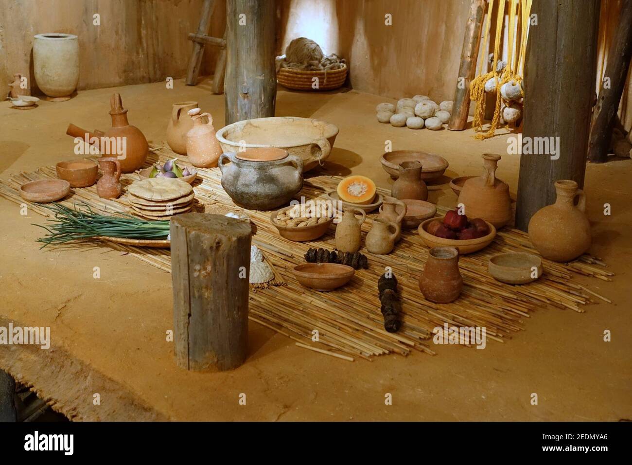 Oggetti provenienti dall'antico Israele, soprattutto manufatti del VIII-VII secolo a.C. ma con alcune repliche e oggetti moderni - Foto Stock