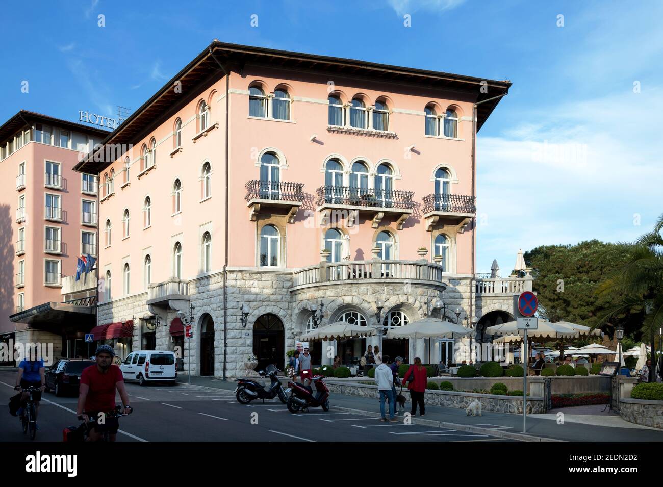 18.05.2016, Opatija, Primorje-Gorski Kotar, Croazia - Hotel-ristorante nella località balneare sulla baia del Quarnero con un vivace passato austriaco-ungherese. Foto Stock