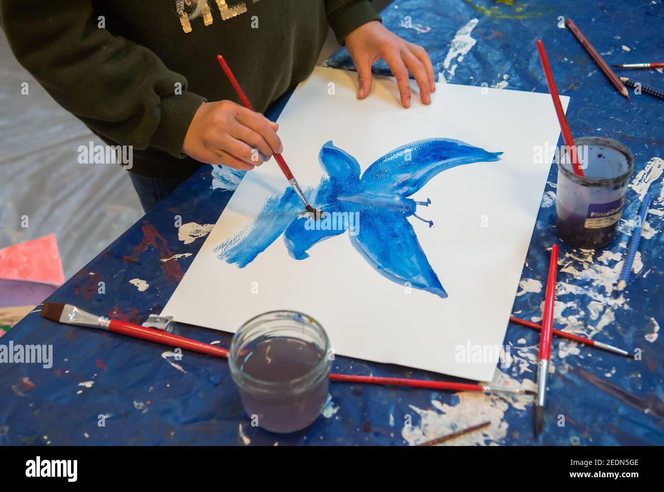 15.05.2019, Berlino, , Germania - Friedrichshain - studenti delle scuole elementari che si ispirano a corsi d'arte. 0CE190515D002CAROEX.JPG [VERSIONE DEL MODELLO: NO, PROPRIETÀ R Foto Stock