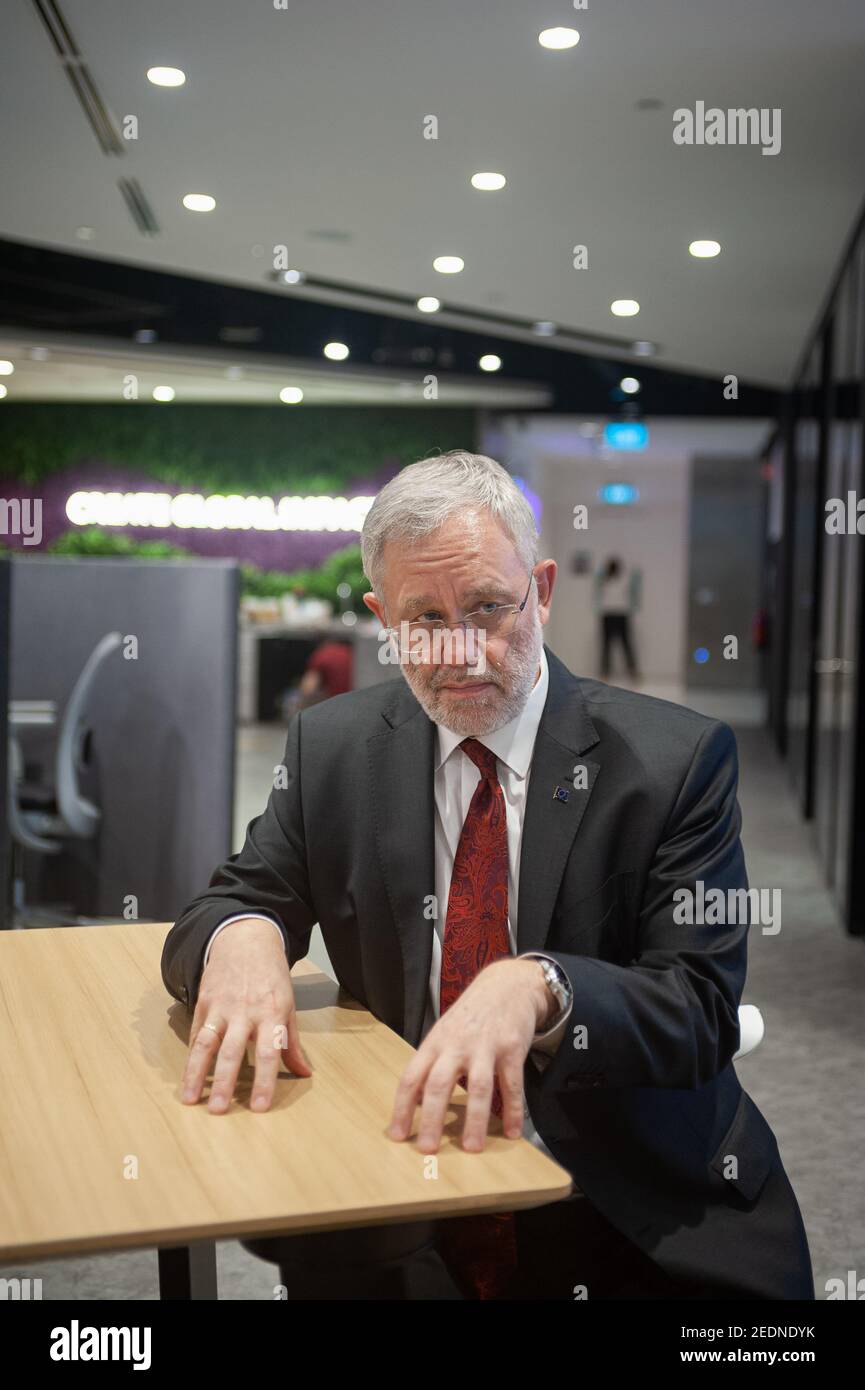 09.12.2019, Singapore, Singapore - Ritratto di Peter Meinshausen, presidente regionale di Evonik Asia Pacifico Sud della società chimica tedesca Evo Foto Stock