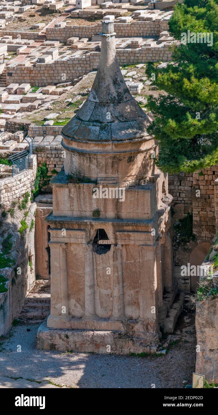 La tomba di Absalom (Yad Avshalom; letteralmente Memoriale di Absalom), chiamata anche colonna di Absalom, è un'antica tomba monumentale scavata nella roccia con un roo conico Foto Stock