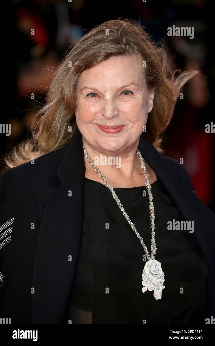 LONDRA, REGNO UNITO - 14 febbraio 2021: Ann Mitchell partecipa alla prima europea di 'Widows' il 10 ottobre 2018 a Cineworld Leicester Square a Lon Foto Stock