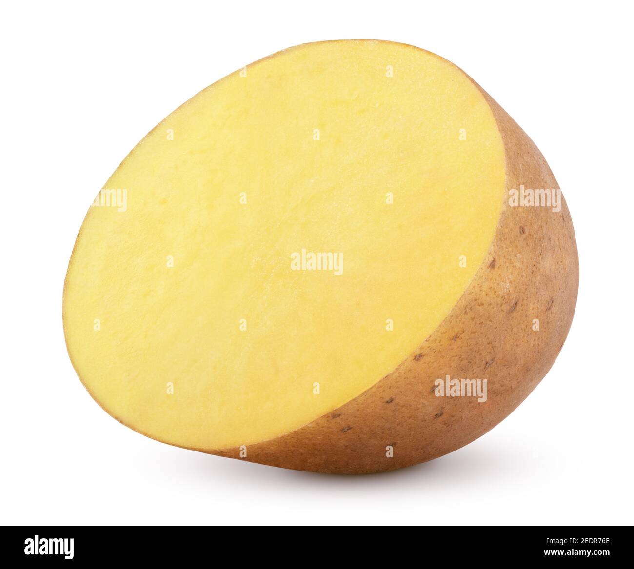 Metà della patata isolata su sfondo bianco con percorso di ritaglio Foto Stock