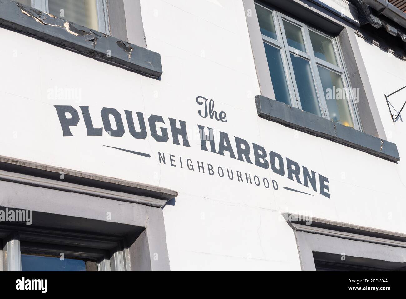 Segno sopra il popolare pub di quartiere The Plough a Harborne, Birmingham, Regno Unito Foto Stock