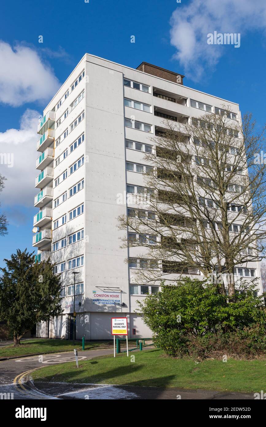 Alto complesso di appartamenti a Harborne, Birmingham, Regno Unito Foto Stock
