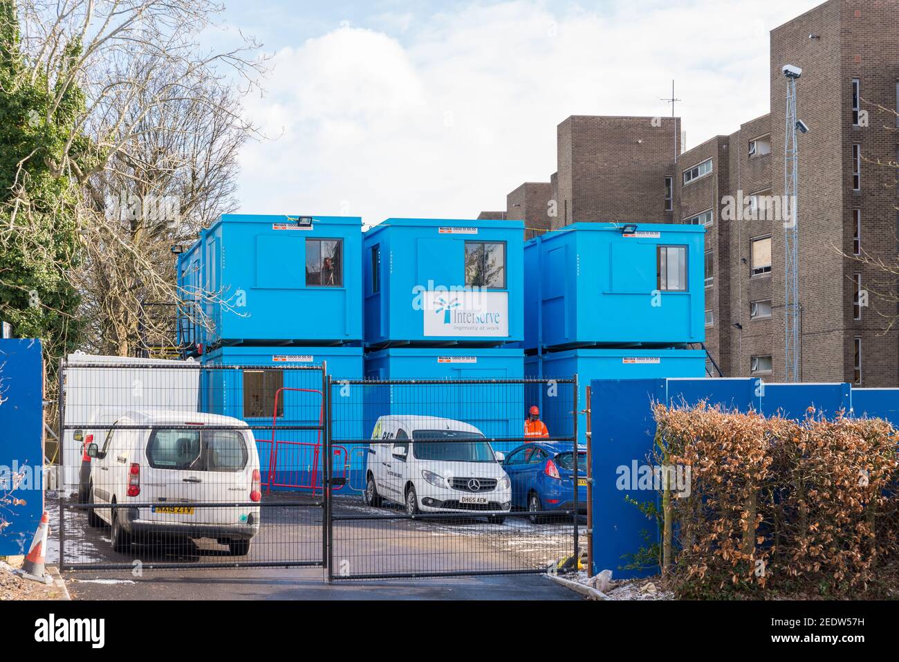 La società di costruzioni Interserve che effettua lavori di ristrutturazione di edifici da parte della Queen Elizabeth Hospital a Birmingham Foto Stock