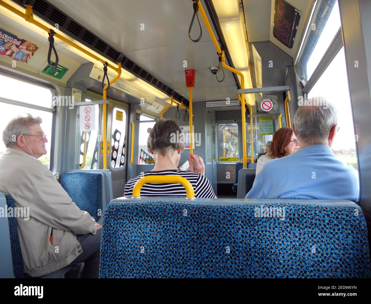 A bordo della carrozza della metropolitana Tyne and Wear il 21 maggio 2010 Foto Stock