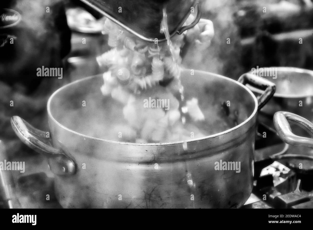 Il catering è un patrimonio italiano e fa parte della cultura del territorio. La cucina italiana è famosa e apprezzata in tutto il mondo - Pasta Foto Stock