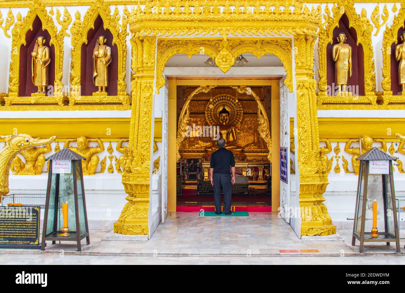 UBON RATCHATHANI, THAILANDIA - 14 febbraio 2021: Phra che Nong Bua è un tempio di Dhammyuttika, uno dei templi più importanti di Ubon Ratchathani Foto Stock