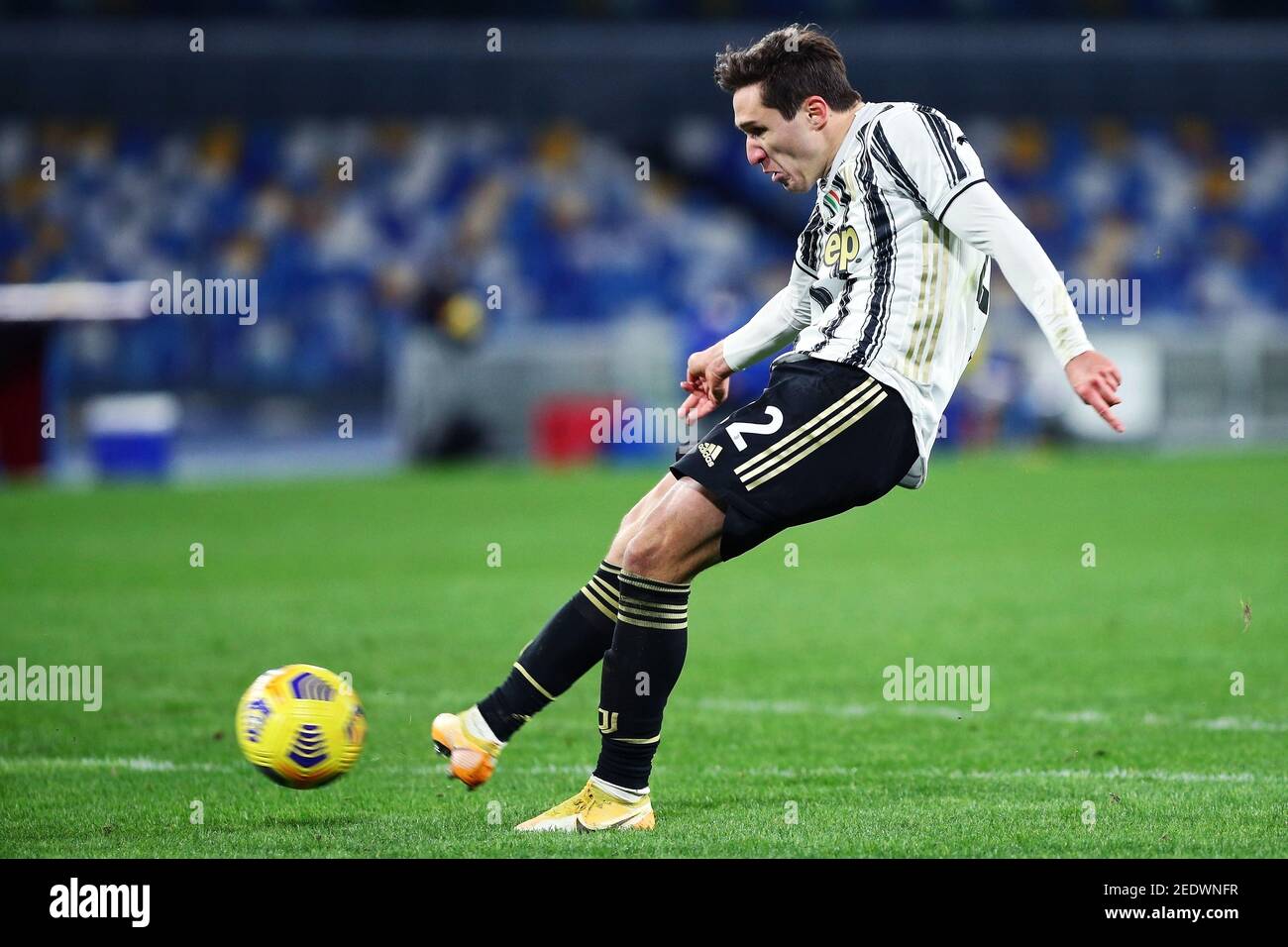 Federico Chiesa di Juventus in azione durante il campionato italiano Serie UNA partita di calcio tra SSC Napoli e Juventu / LM Foto Stock