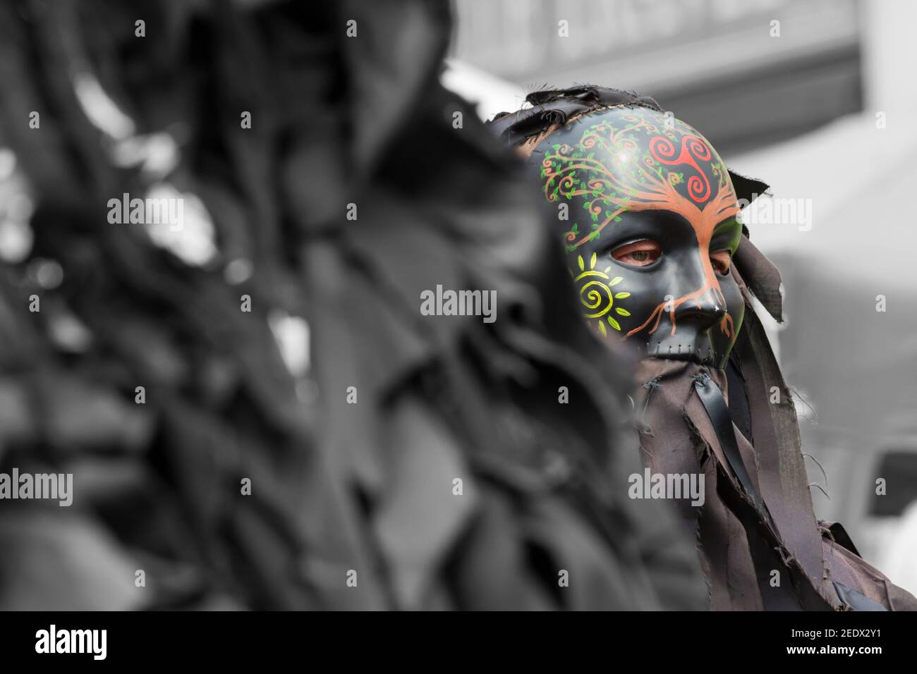 I ballerini di Mythago Border morris si esibiscono a giugno al Wimborne Folk Festival di Wimborne, Dorset, Regno Unito Foto Stock