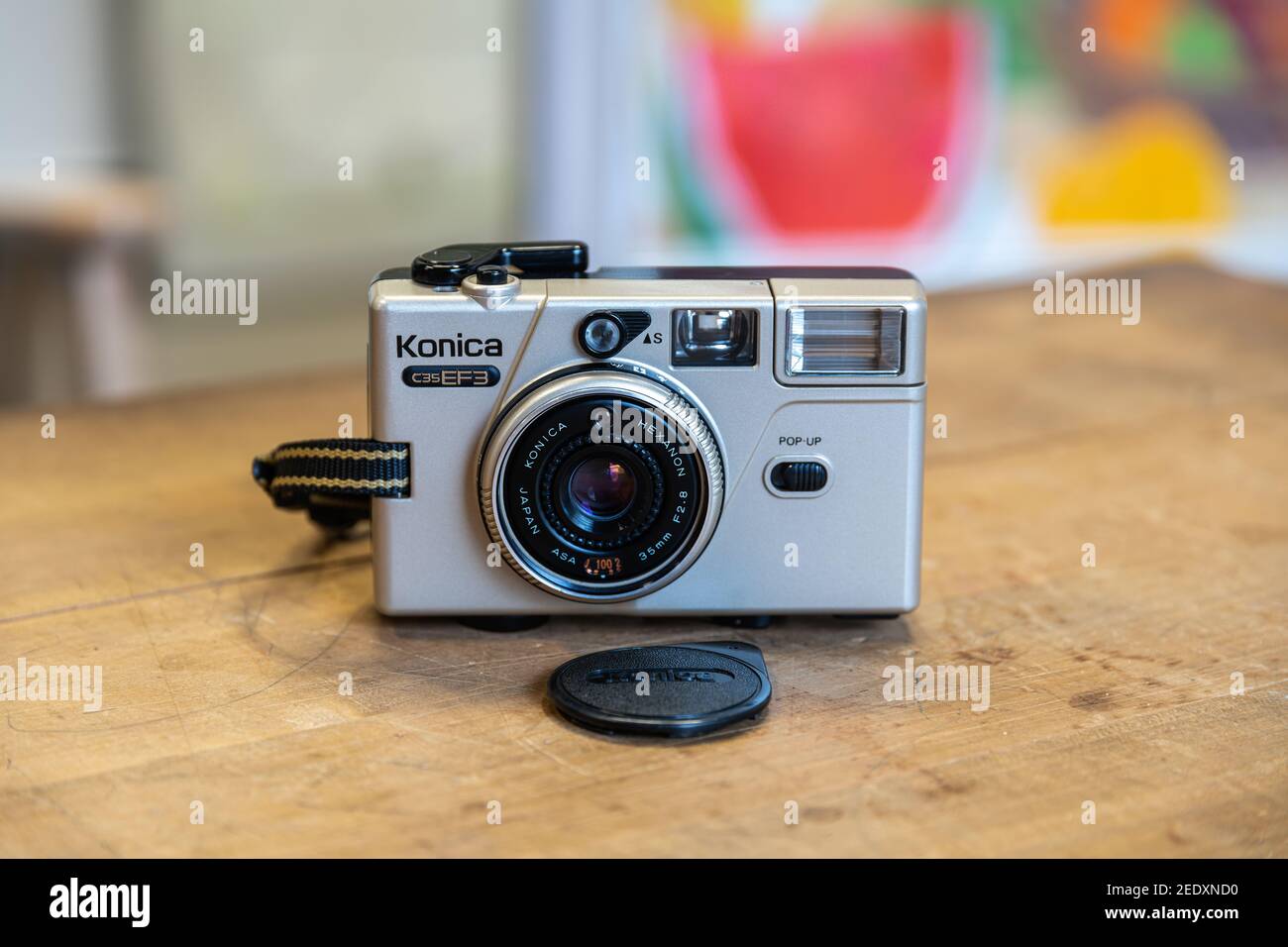 Konica c35 EF3 vecchia fotocamera analogica compatta vintage, 1981, automatica, corpo in argento Foto Stock
