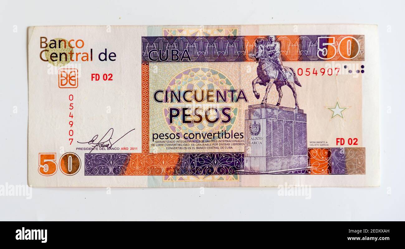 Diverse denominazioni della CUC: Cincuenta pesos o cinquanta pesos cubano Convertibile nota raffigurante il monumento di Calixta Garcia. Il peso convertibile Foto Stock