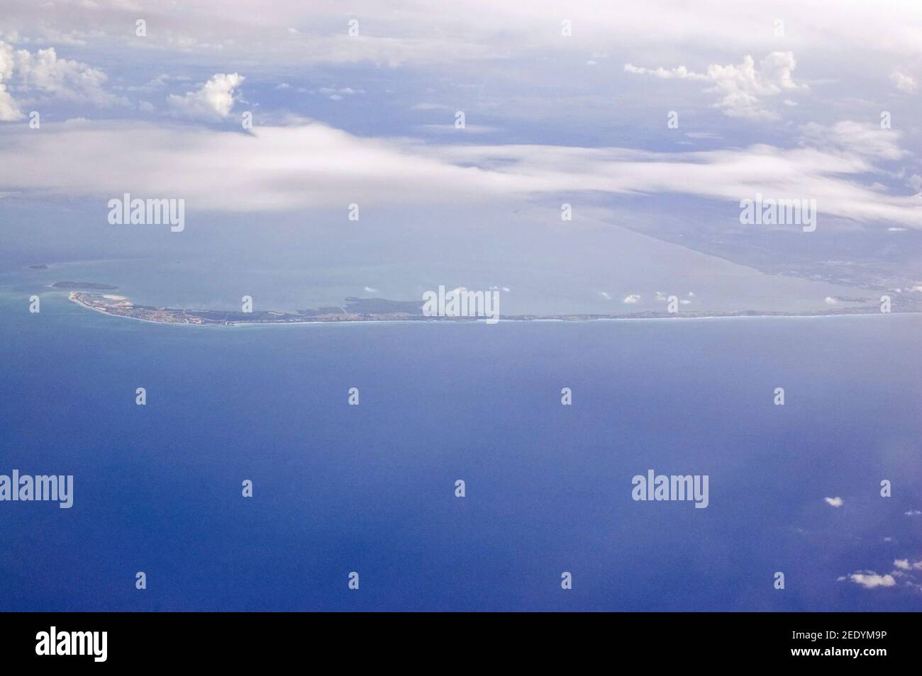 La penisola di Varadero nel nord di Cuba, vista da un aereo. La posizione caraibica e' casa di molti hotel e resort sulla spiaggia di alta classe. Foto Stock
