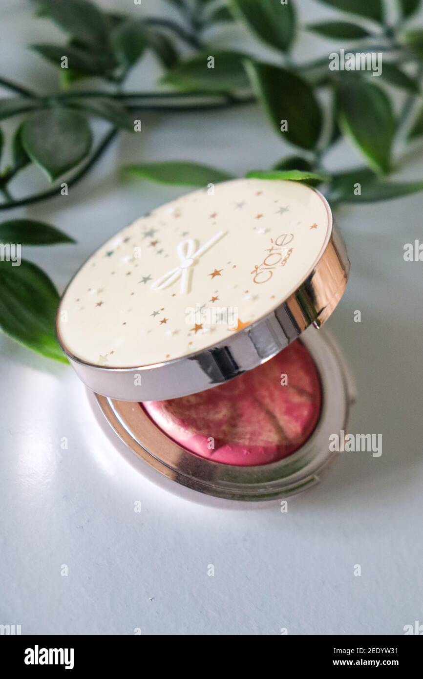 Ciate london, trucco senza crudeltà, cosmetici, bagliore di luce arrossire Foto Stock