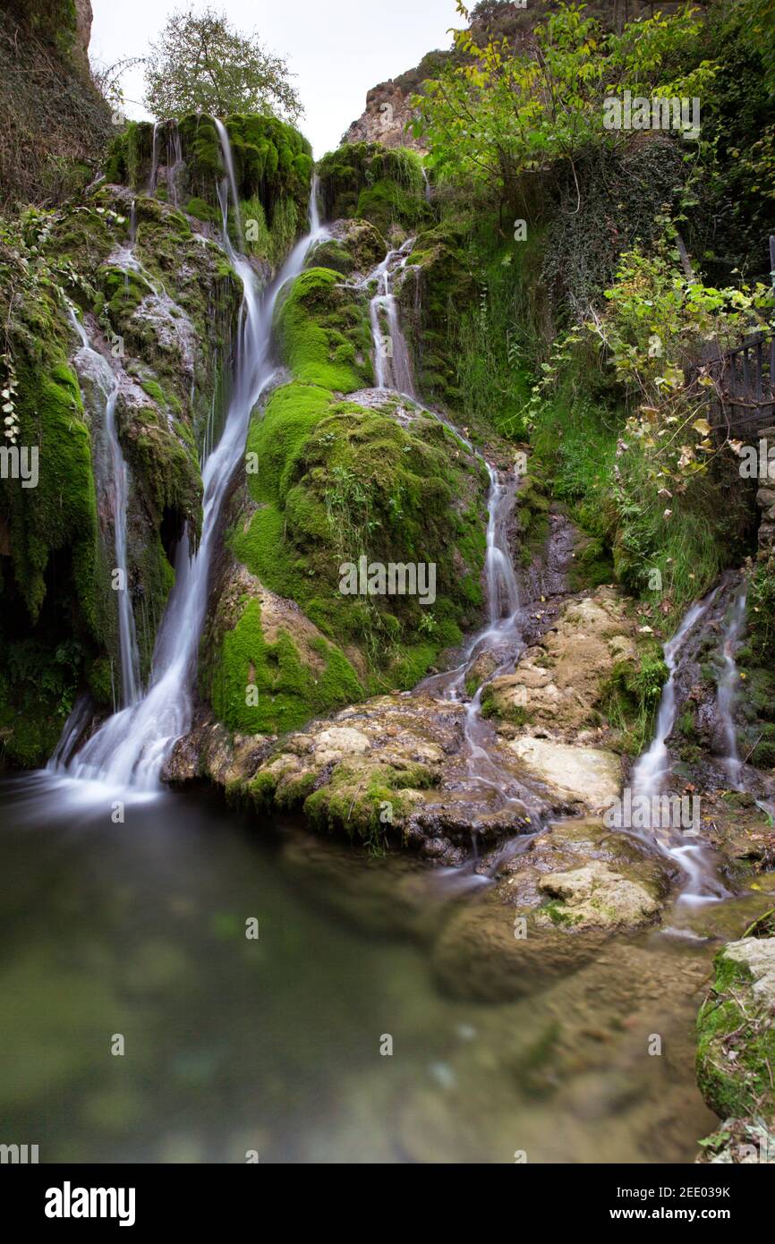 Cascata della Tobera a Burgos. Natura e turismo rurale in Spagna. Foto Stock